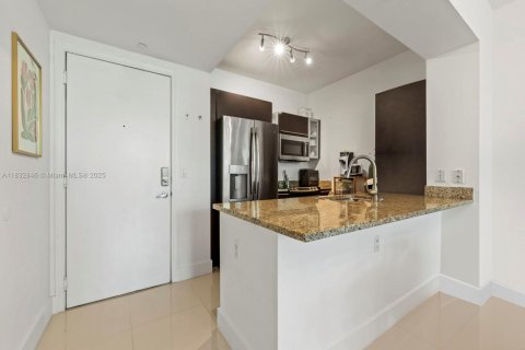 Condo in Miami, Florida, 1 bedroom  № 1816438 - photo 5