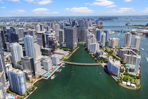 Condo in Miami, Florida, 1 bedroom  № 1816438 - photo 23