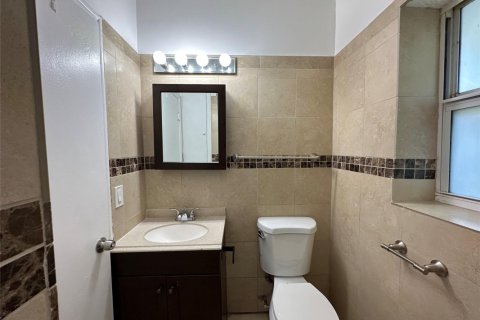 House in Lantana, Florida 1 bedroom, 58.06 sq.m. № 1151670 - photo 1