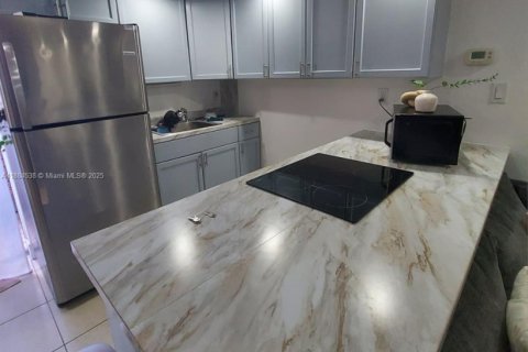 Copropriété à louer à Miami, Floride: 3 chambres, 96.25 m2 № 1931329 - photo 7