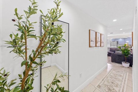 Copropriété à louer à Miami, Floride: 3 chambres, 96.25 m2 № 1931329 - photo 18