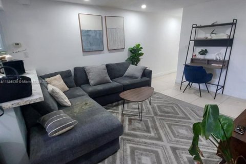 Condo in Miami, Florida, 3 bedrooms  № 1931329 - photo 10
