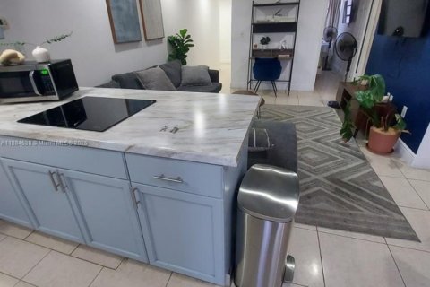Copropriété à louer à Miami, Floride: 3 chambres, 96.25 m2 № 1931329 - photo 8