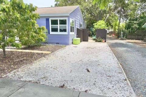 Apartment in Gulfport, Florida 1 bedroom, 74.32 sq.m. № 2209060