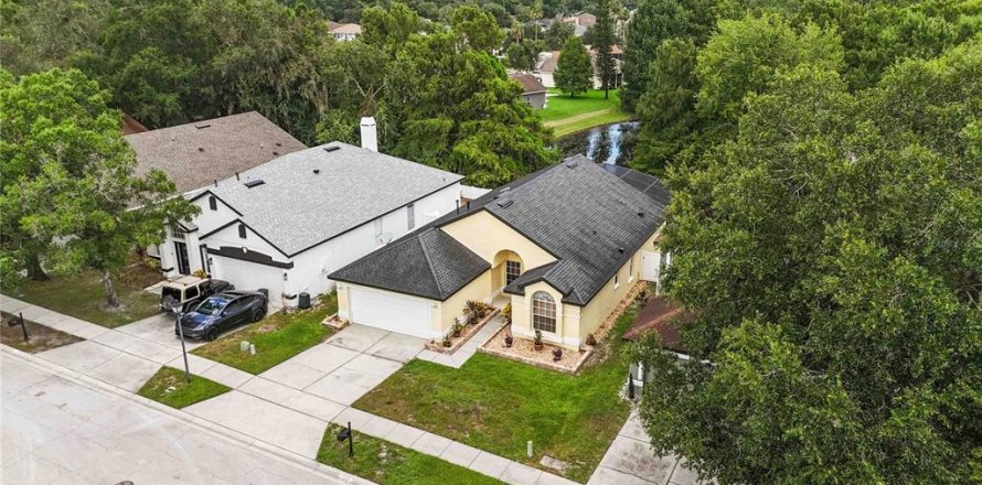House in Oviedo, Florida 3 bedrooms, 148.55 sq.m. № 1870464