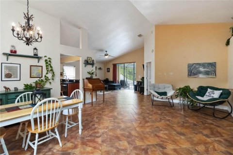House in Oviedo, Florida 3 bedrooms, 148.55 sq.m. № 1870464 - photo 8