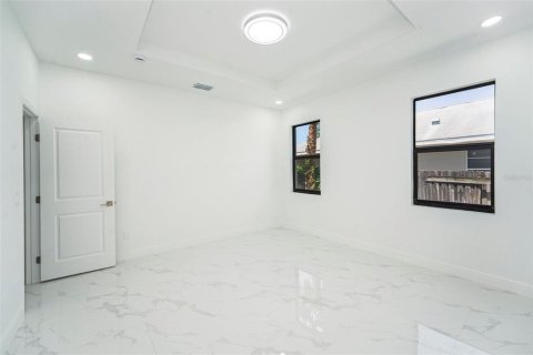 House in Saint Petersburg, Florida 3 bedrooms, 125.51 sq.m. № 1829388 - photo 14