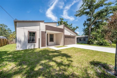 House in Saint Petersburg, Florida 3 bedrooms, 125.51 sq.m. № 1829388 - photo 2