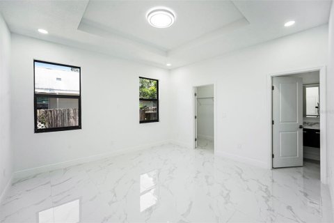House in Saint Petersburg, Florida 3 bedrooms, 125.51 sq.m. № 1829388 - photo 13
