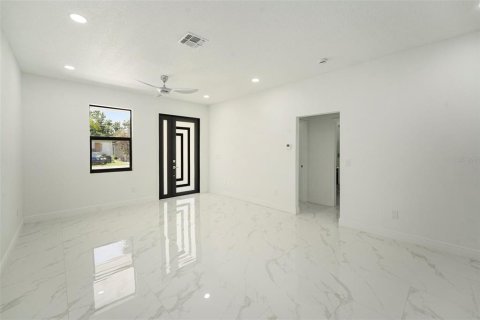 House in Saint Petersburg, Florida 3 bedrooms, 125.51 sq.m. № 1829388 - photo 7