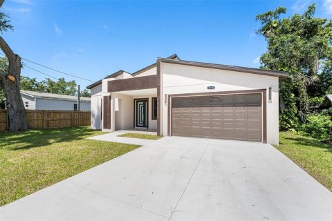 House in Saint Petersburg, Florida 3 bedrooms, 125.51 sq.m. № 1829388 - photo 4
