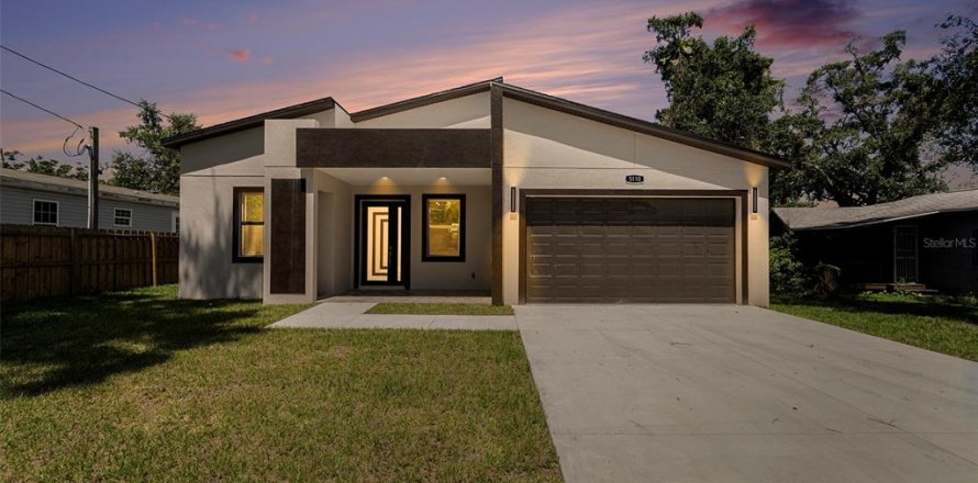 House in Saint Petersburg, Florida 3 bedrooms, 125.51 sq.m. № 1829388