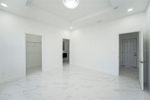 House in Saint Petersburg, Florida 3 bedrooms, 125.51 sq.m. № 1829388 - photo 15