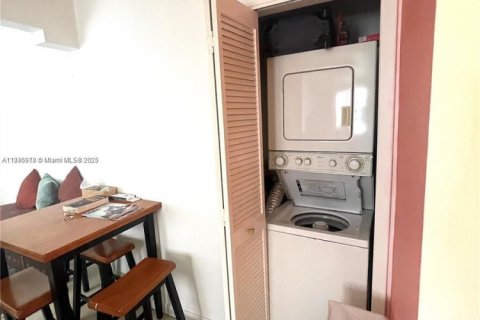 Condo in Miami Beach, Florida, 1 bedroom  № 1846294 - photo 5