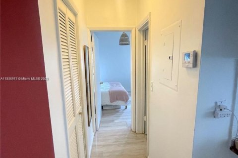 Condo in Miami Beach, Florida, 1 bedroom  № 1846294 - photo 8