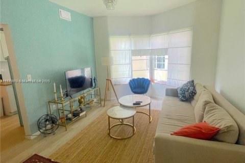 Condo in Miami Beach, Florida, 1 bedroom  № 1846294 - photo 2
