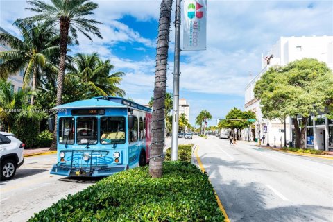 Condo in Miami Beach, Florida, 1 bedroom  № 1846294 - photo 16