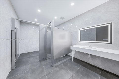 Propiedad comercial en venta en Hallandale Beach, Florida № 1788849 - foto 8