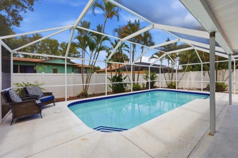 House in Sarasota, Florida 3 bedrooms, 132.01 sq.m. № 2234485 - photo 28
