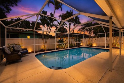 House in Sarasota, Florida 3 bedrooms, 132.01 sq.m. № 2234485 - photo 2