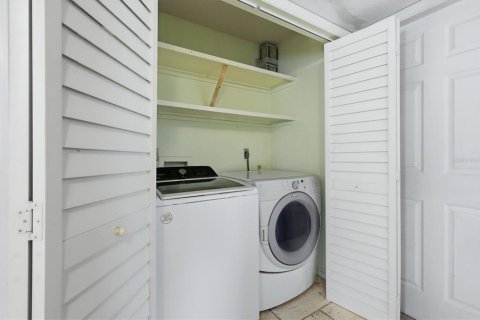 House in Sarasota, Florida 3 bedrooms, 132.01 sq.m. № 2234485 - photo 24
