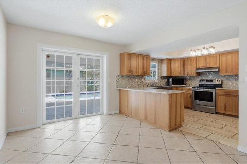 House in Sarasota, Florida 3 bedrooms, 132.01 sq.m. № 2234485 - photo 16