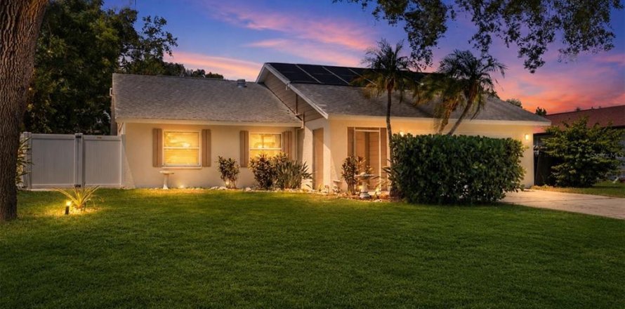 House in Sarasota, Florida 3 bedrooms, 132.01 sq.m. № 2234485