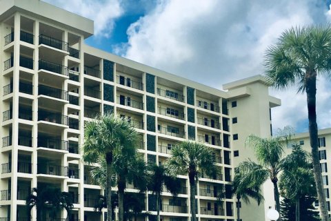 Condo in Pompano Beach, Florida, 1 bedroom  № 2190218 - photo 13