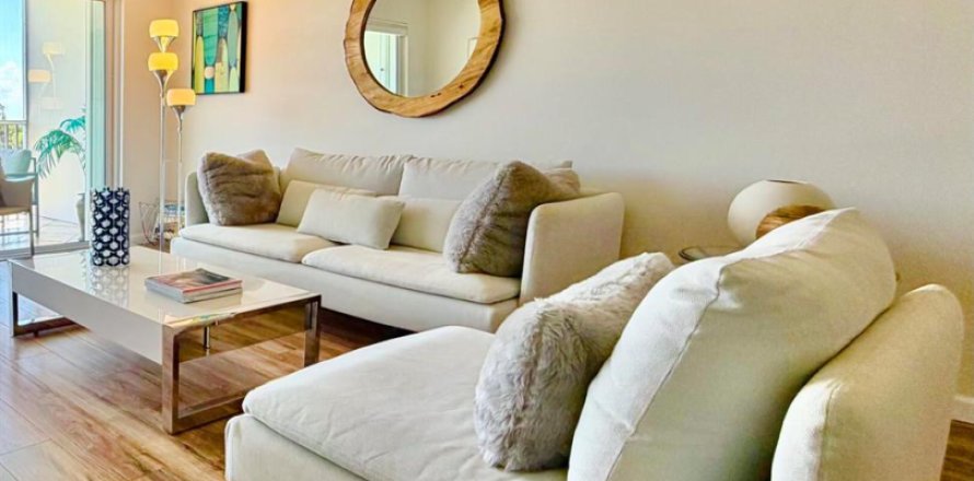 Condo in Pompano Beach, Florida, 1 bedroom  № 2190218