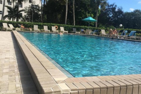 Condo in Pompano Beach, Florida, 1 bedroom  № 2190218 - photo 12