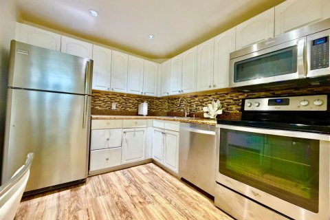 Condo in Pompano Beach, Florida, 1 bedroom  № 2190218 - photo 3