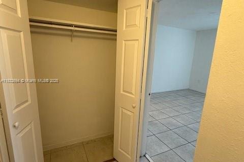 Condominio en alquiler en Miami, Florida, 2 dormitorios, 89.93 m2 № 1814091 - foto 10