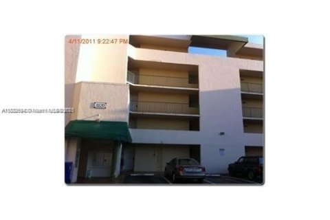 Condominio en alquiler en Miami, Florida, 2 dormitorios, 89.93 m2 № 1814091 - foto 2
