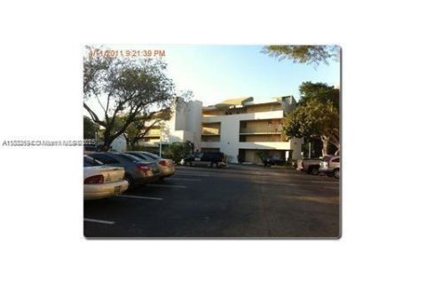 Condominio en alquiler en Miami, Florida, 2 dormitorios, 89.93 m2 № 1814091 - foto 1