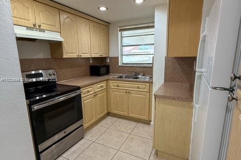 Condominio en alquiler en Miami, Florida, 2 dormitorios, 89.93 m2 № 1814091 - foto 4
