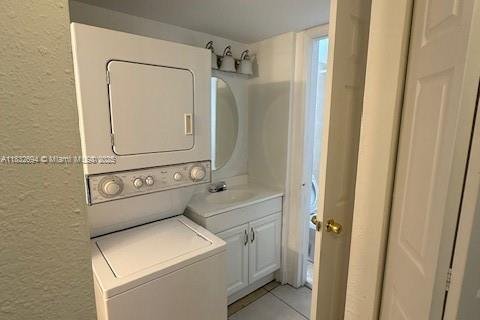 Condominio en alquiler en Miami, Florida, 2 dormitorios, 89.93 m2 № 1814091 - foto 11