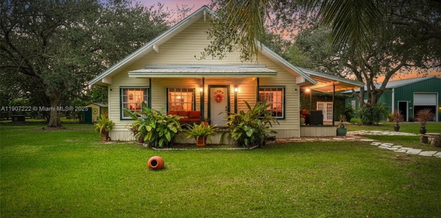 Дом в Майами, Флорида 4 спальни, 117.43м2 № 1968641