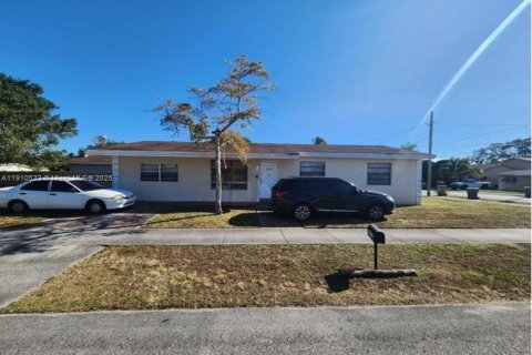 Villa ou maison à vendre à West Park, Floride: 3 chambres, 130.43 m2 № 1966495 - photo 1