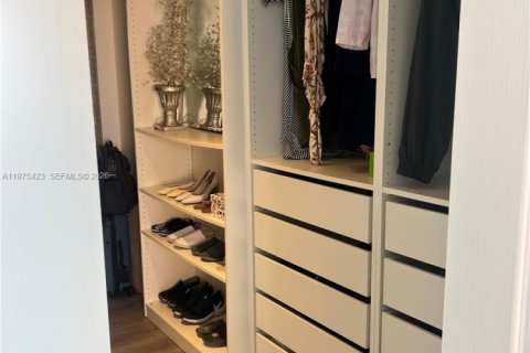 Снять в аренду кондоминиум в Майами, Флорида 2 спальни, 105.91м2, № 2038446 - фото 16