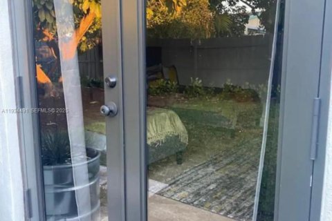 Снять в аренду виллу или дом в Майами, Флорида 1 спальня, № 1992496 - фото 7