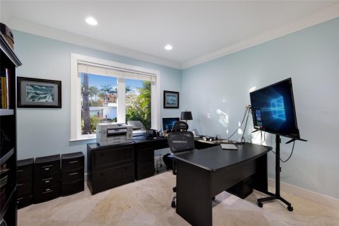 House in Holmes Beach, Florida 4 bedrooms, 304.53 sq.m. № 2229957 - photo 16