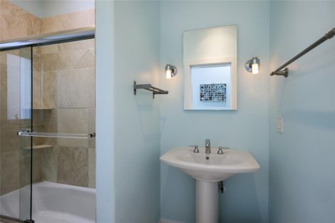 House in Holmes Beach, Florida 4 bedrooms, 304.53 sq.m. № 2229957 - photo 19