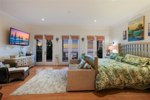 House in Holmes Beach, Florida 4 bedrooms, 304.53 sq.m. № 2229957 - photo 10