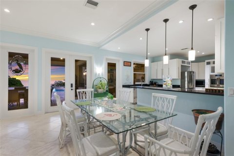 House in Holmes Beach, Florida 4 bedrooms, 304.53 sq.m. № 2229957 - photo 6