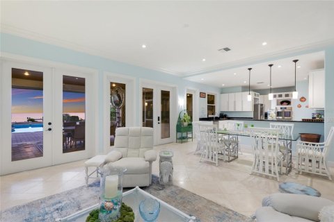House in Holmes Beach, Florida 4 bedrooms, 304.53 sq.m. № 2229957 - photo 4