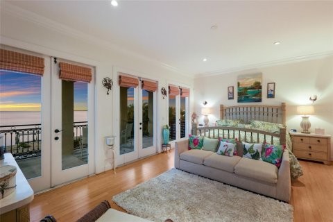 House in Holmes Beach, Florida 4 bedrooms, 304.53 sq.m. № 2229957 - photo 12