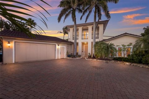 House in Holmes Beach, Florida 4 bedrooms, 304.53 sq.m. № 2229957