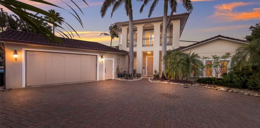 House in Holmes Beach, Florida 4 bedrooms, 304.53 sq.m. № 2229957