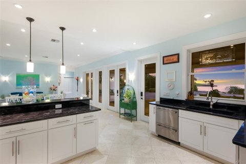 House in Holmes Beach, Florida 4 bedrooms, 304.53 sq.m. № 2229957 - photo 7
