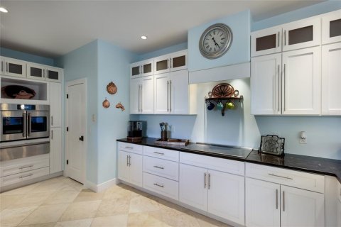 House in Holmes Beach, Florida 4 bedrooms, 304.53 sq.m. № 2229957 - photo 8